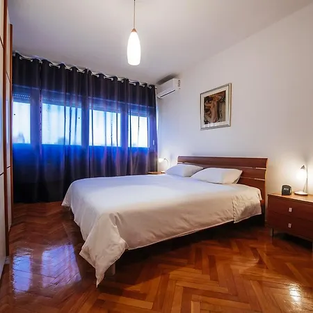 Marina Bay Apartment *