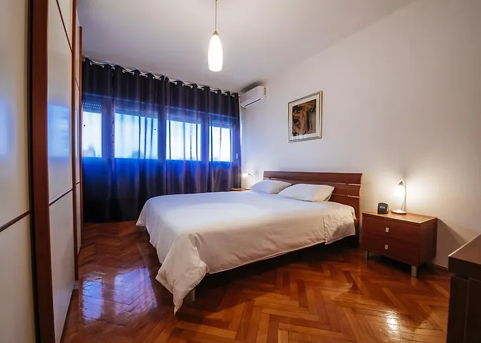 Marina Bay Apartment *